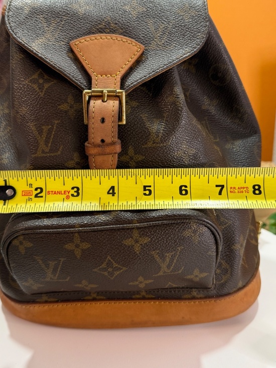 EPIC LOUS VUITTON MONOGRAM MM BACKPACK! main image 16